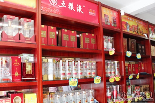 五粮液新一代健康白酒“御园典藏”下线