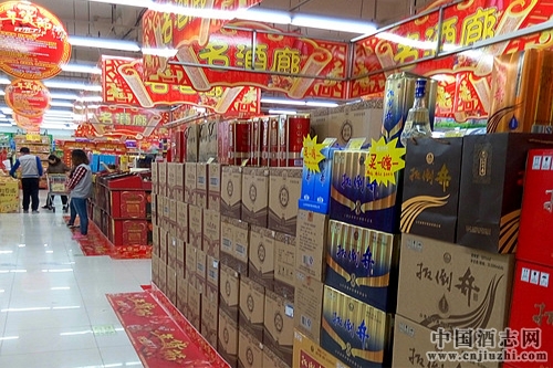 �人�ں���ھƼ۸��ɶ����г�