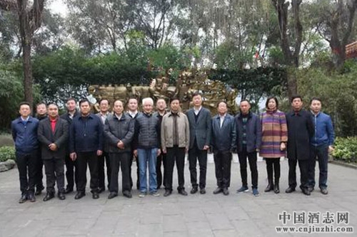 ���ƴ��оۼ�ę́���׾ƾ���ʱ��������