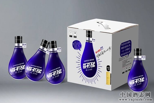 �׾���ҵ��¶���ռ��󣬹�ƿ��ǰ�����